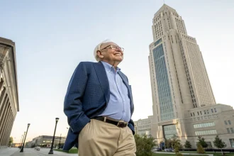 buffett remains chairman stays active